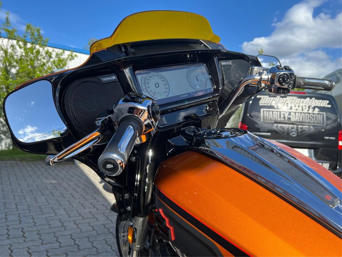 FLHXSE CVO Street Glide Jekill & Hyde