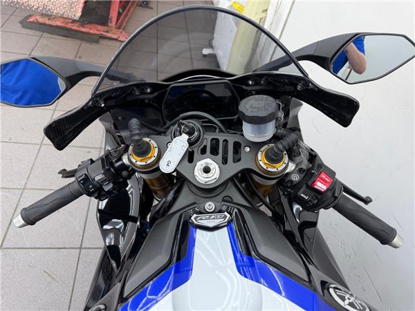 2022 YAMAHA YZF-R1M