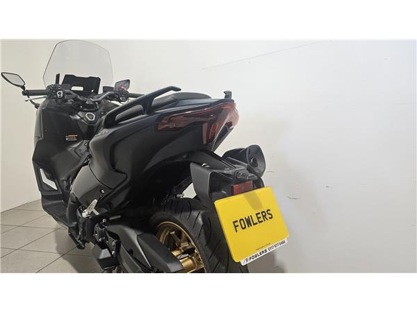 2022 YAMAHA TMAX