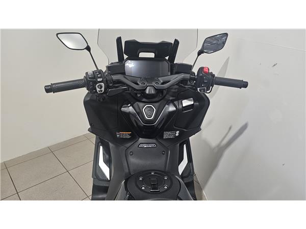 2022 YAMAHA TMAX
