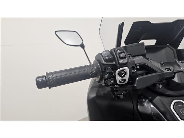 2022 YAMAHA TMAX