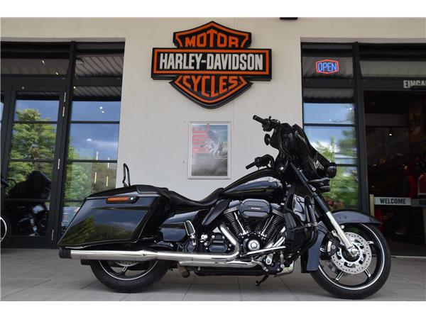 FLHXSE CVO Street Glide mit Jekill&Hyde Auspuff