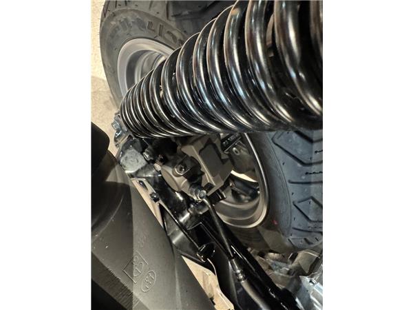 2024 YAMAHA XMAX 300 TECH MAX