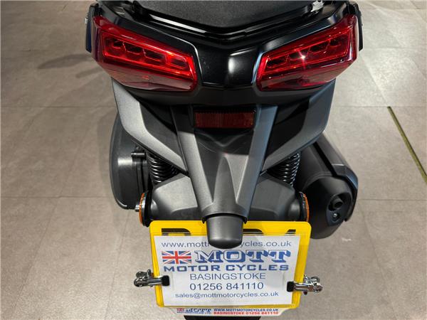 2024 YAMAHA XMAX 300 TECH MAX