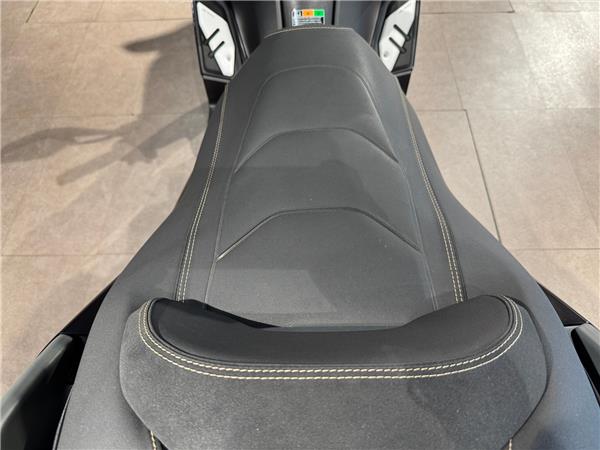 2024 YAMAHA XMAX 300 TECH MAX