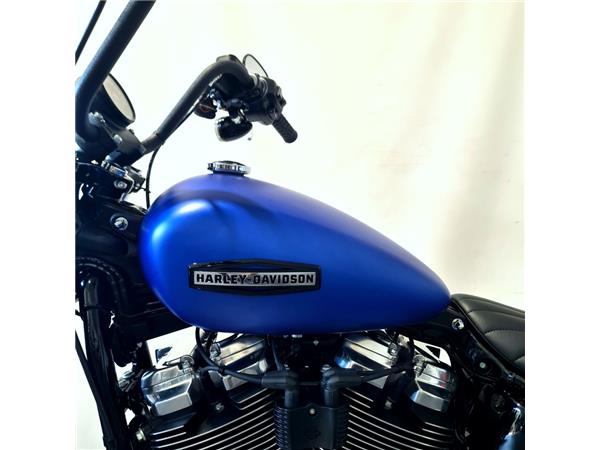 HARLEY-DAVIDSON STREET BOB