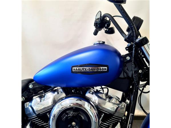 HARLEY-DAVIDSON STREET BOB