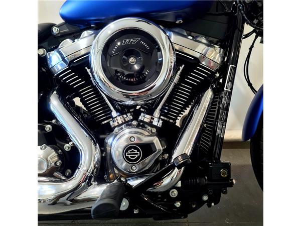 HARLEY-DAVIDSON STREET BOB