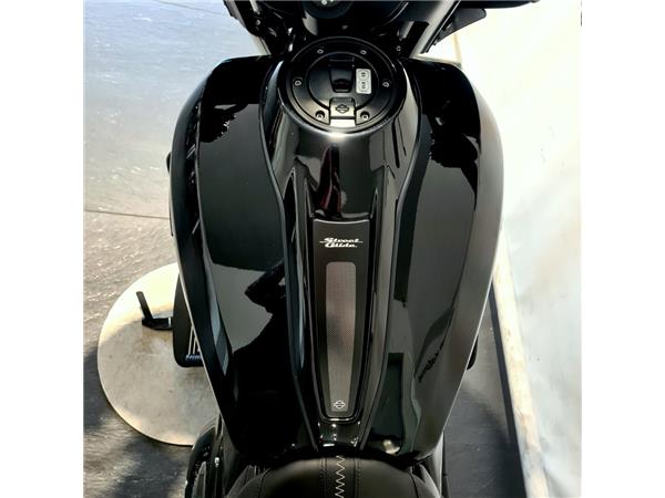 HARLEY-DAVIDSON STREET GLIDE 