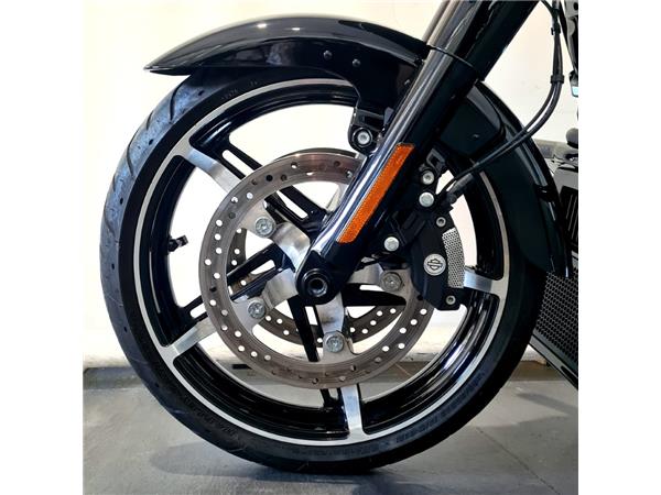 HARLEY-DAVIDSON STREET GLIDE 