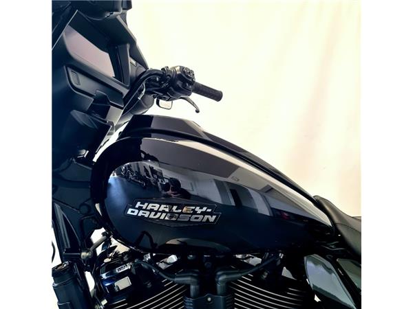 HARLEY-DAVIDSON STREET GLIDE 