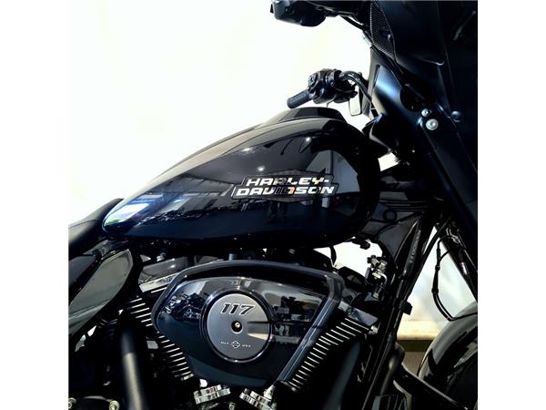HARLEY-DAVIDSON STREET GLIDE 