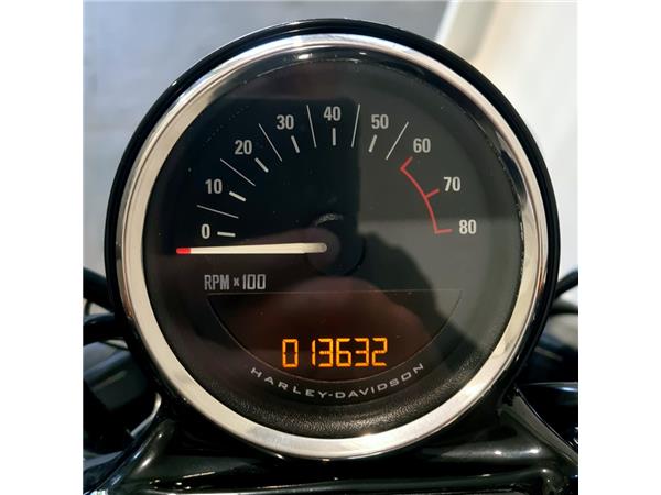 HARLEY-DAVIDSON XL 1200 CX ROADSTER