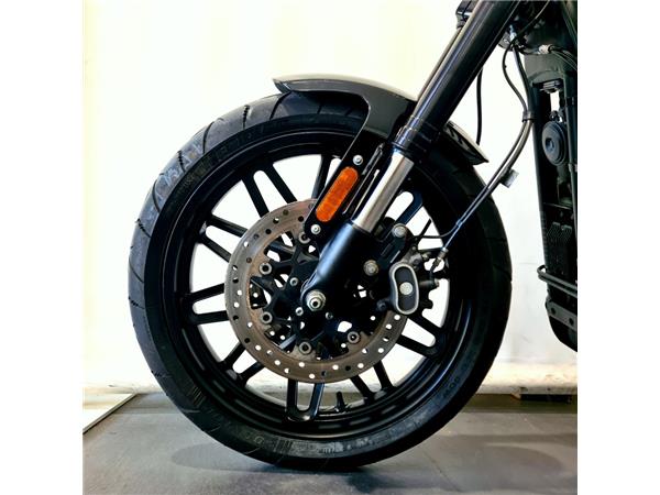 HARLEY-DAVIDSON XL 1200 CX ROADSTER
