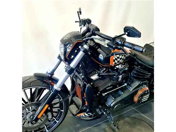 HARLEY-DAVIDSON BREAKOUT 