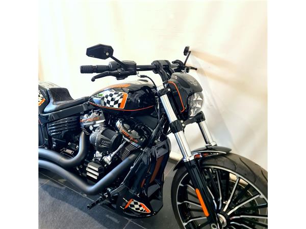 HARLEY-DAVIDSON BREAKOUT 