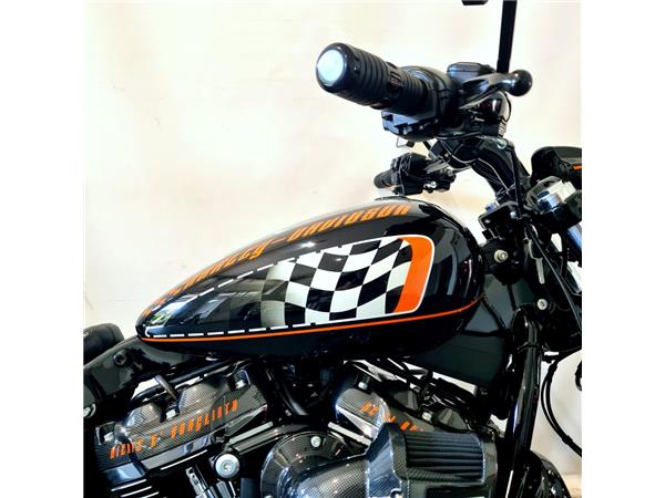 HARLEY-DAVIDSON BREAKOUT 