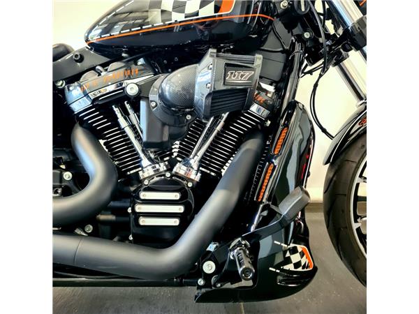 HARLEY-DAVIDSON BREAKOUT 