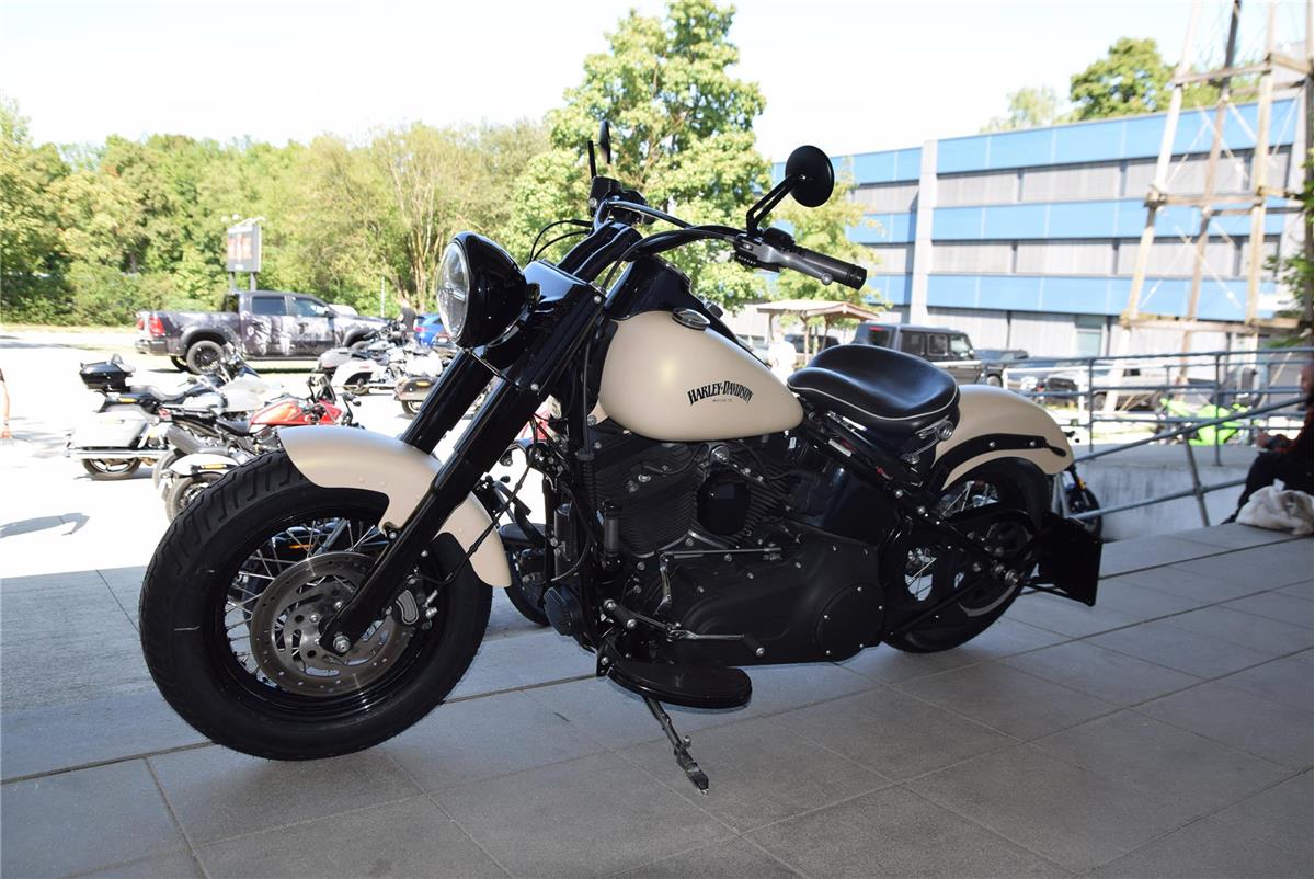 FLS Softail Slim mit KessTech Auspuff
