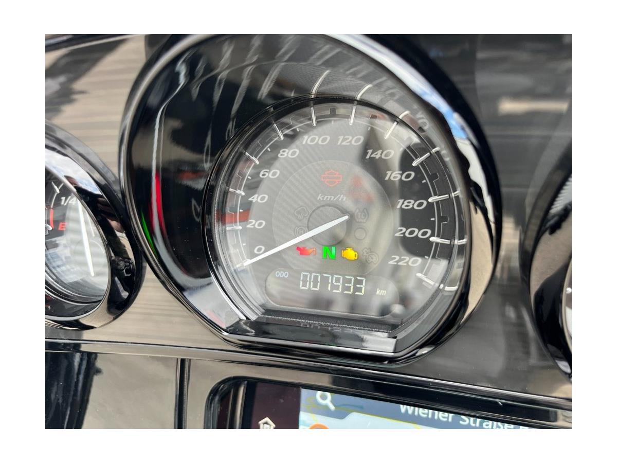 2022 Harley-Davidson CVO Street Glide FLHXSE