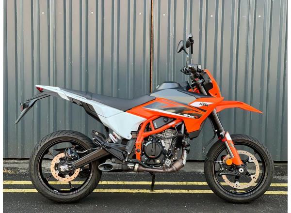 2025 KTM 125 SMCR