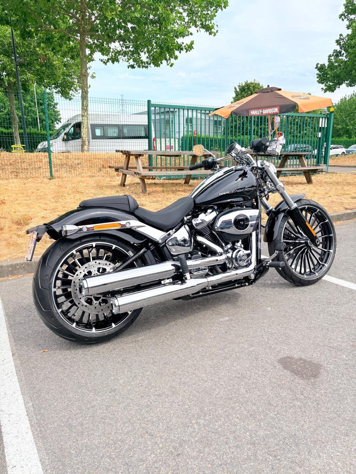 2026 HARLEY-DAVIDSON BREAKOUT