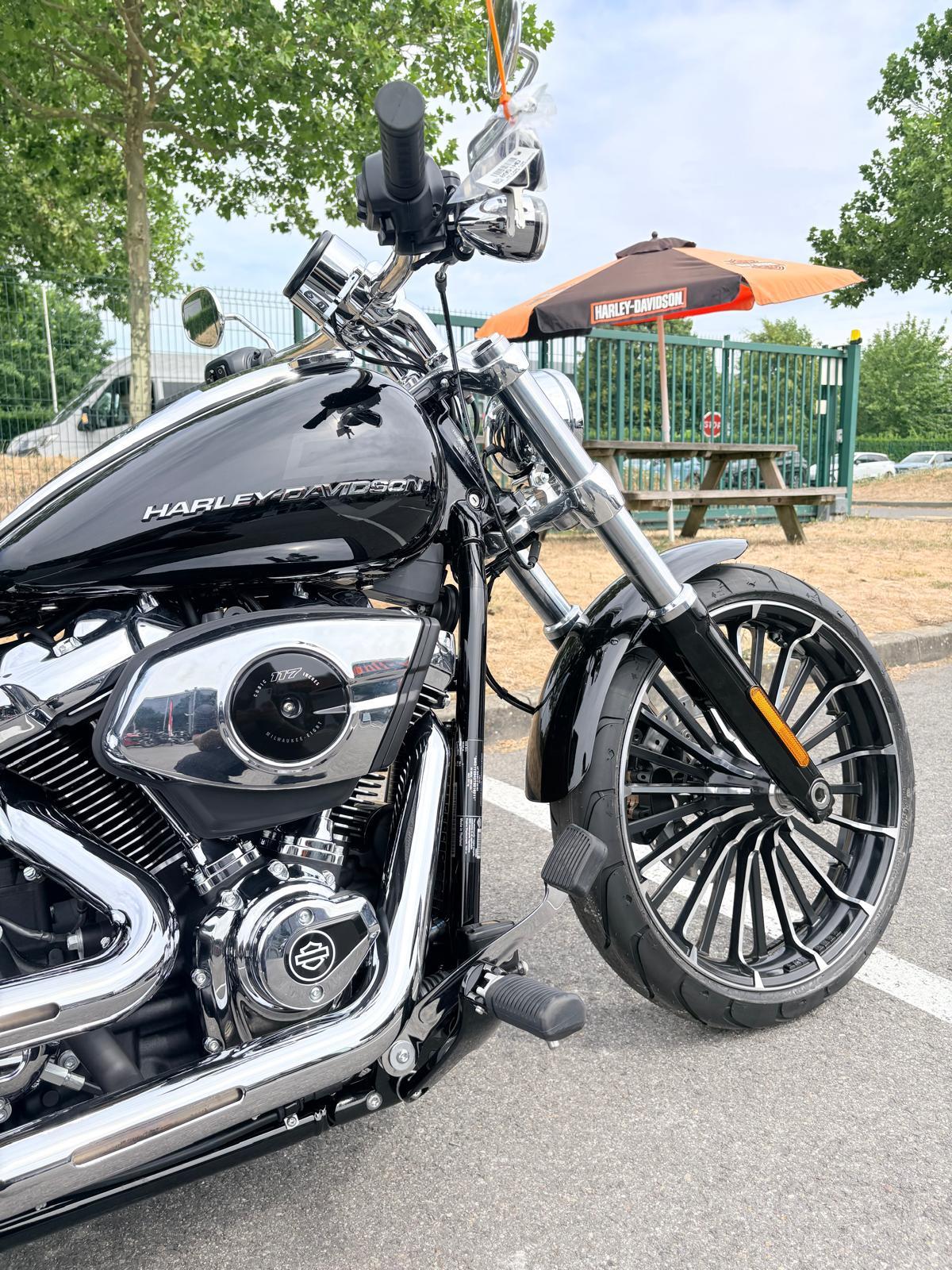 2026 HARLEY-DAVIDSON BREAKOUT
