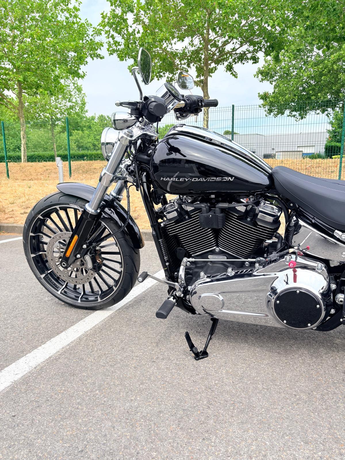 2026 HARLEY-DAVIDSON BREAKOUT