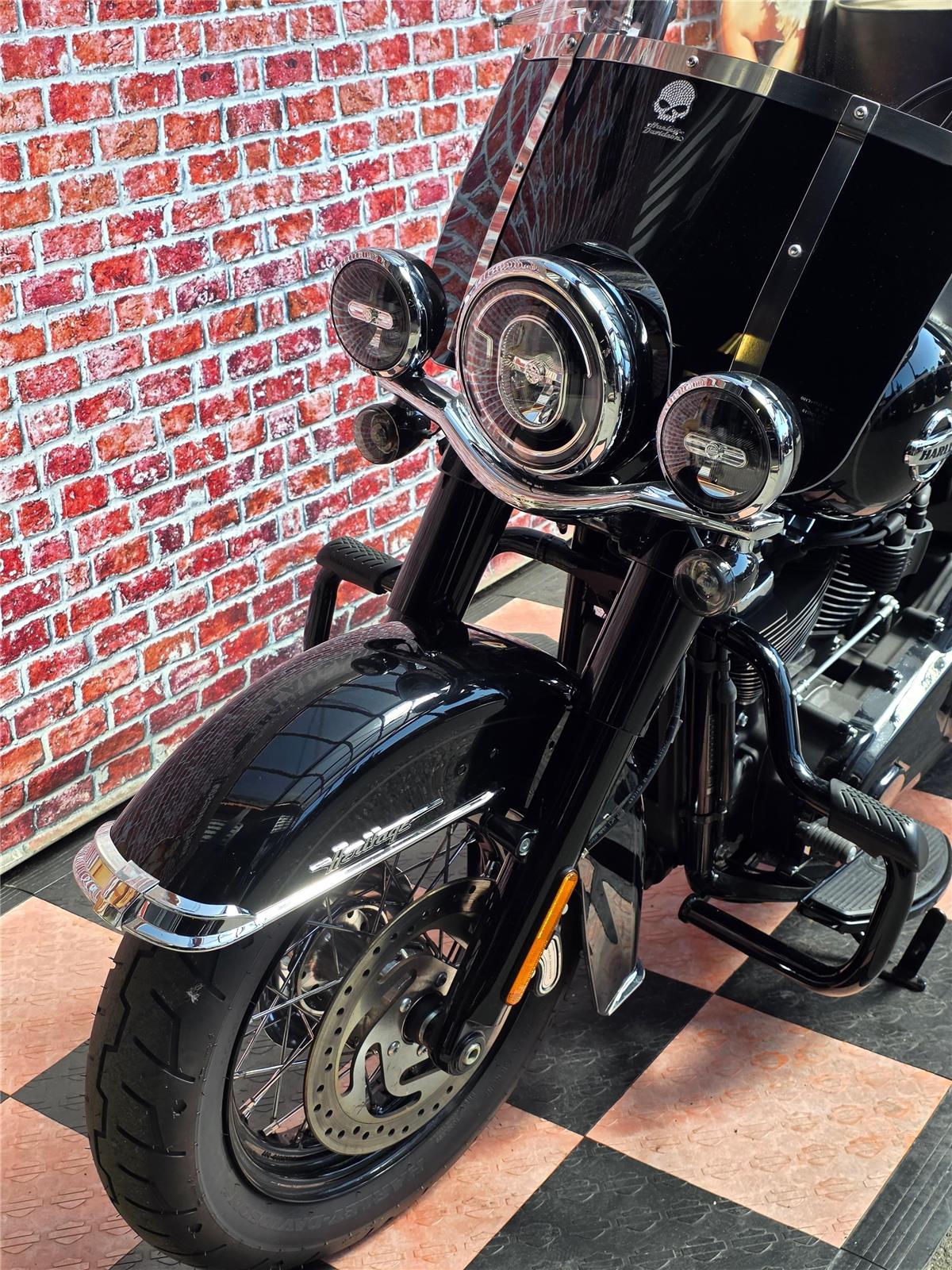 2020 harley-davidson FLHCS Heritage Classic 114 ABS