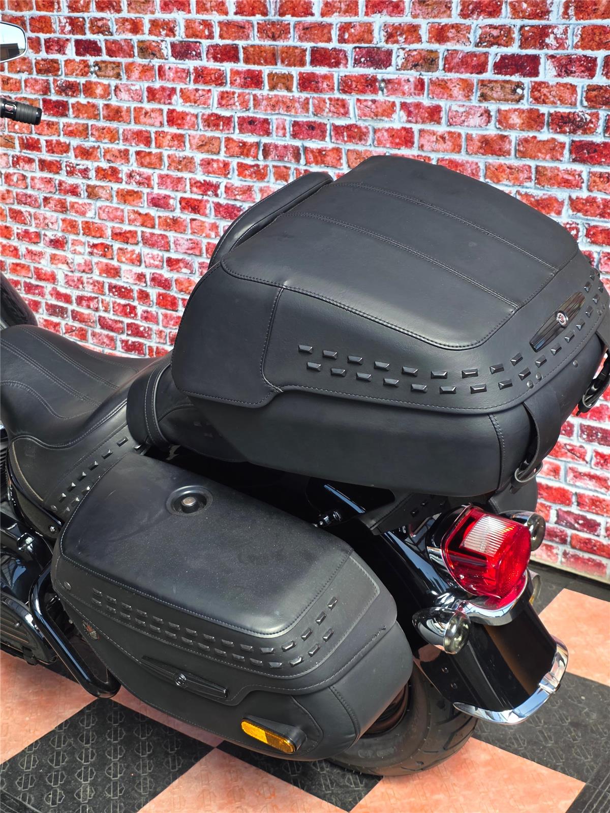 2020 harley-davidson FLHCS Heritage Classic 114 ABS