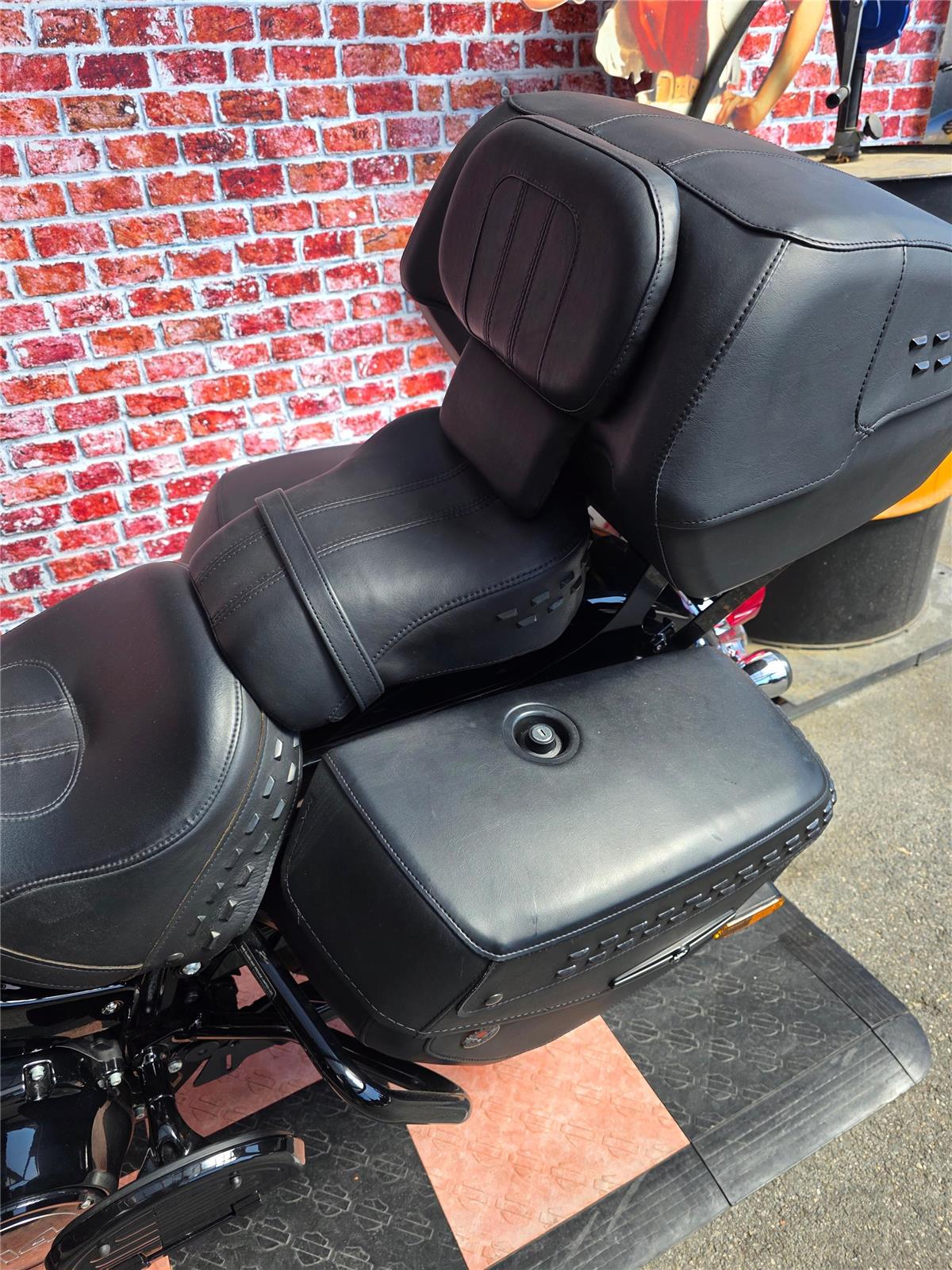 2020 harley-davidson FLHCS Heritage Classic 114 ABS