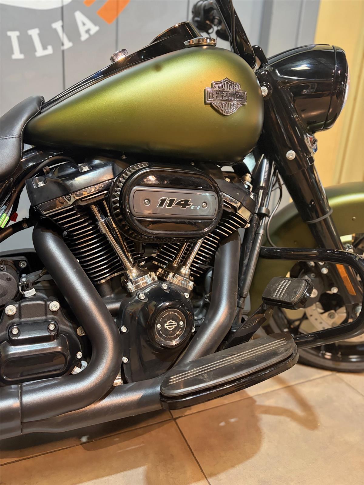 2022 HARLEY-DAVIDSON ROAD KING