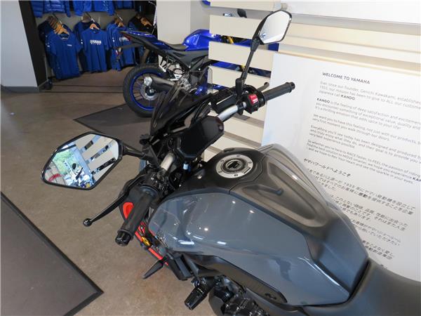 YAMAHA MT-07    
