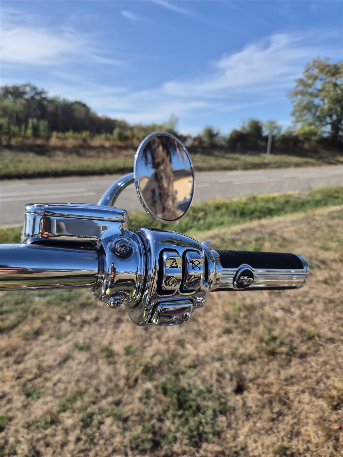2017 HARLEY-DAVIDSON DELUXE