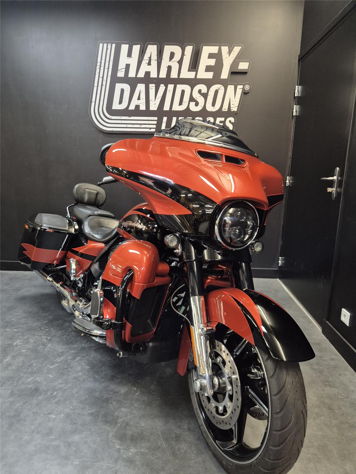 2017 HARLEY-DAVIDSON STREET GLIDE
