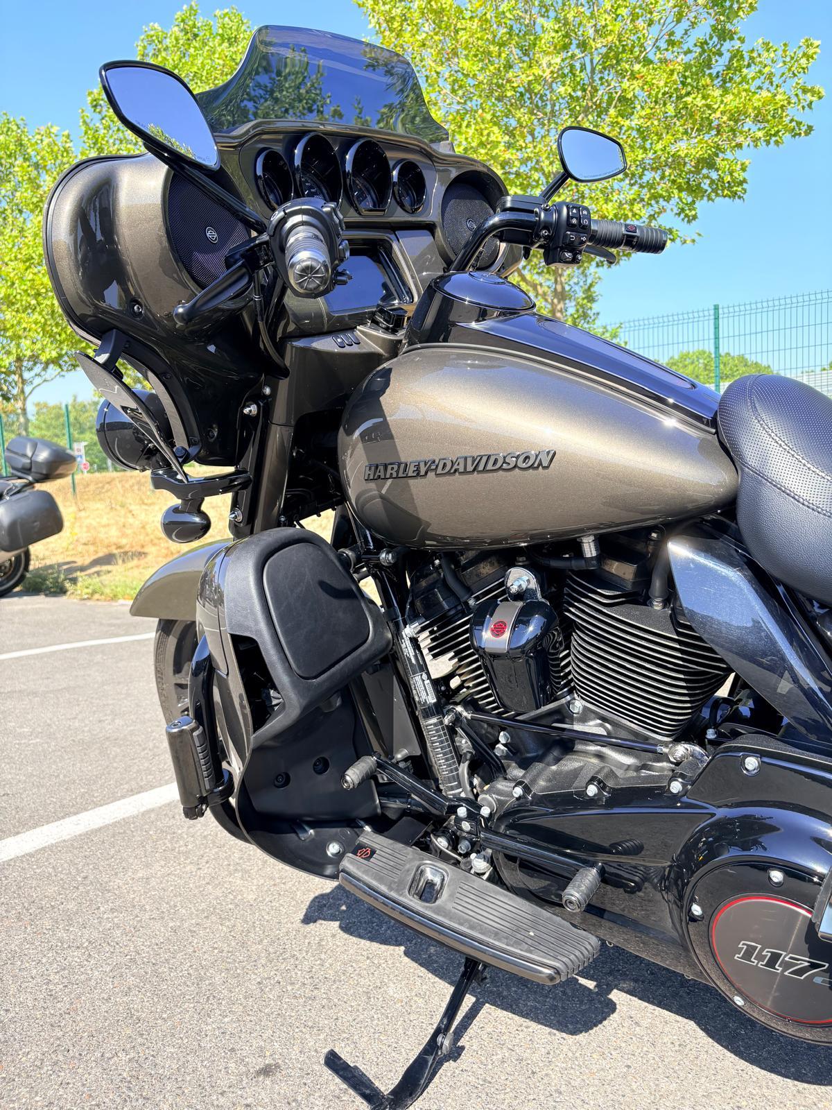 2021 HARLEY-DAVIDSON ULTRA
