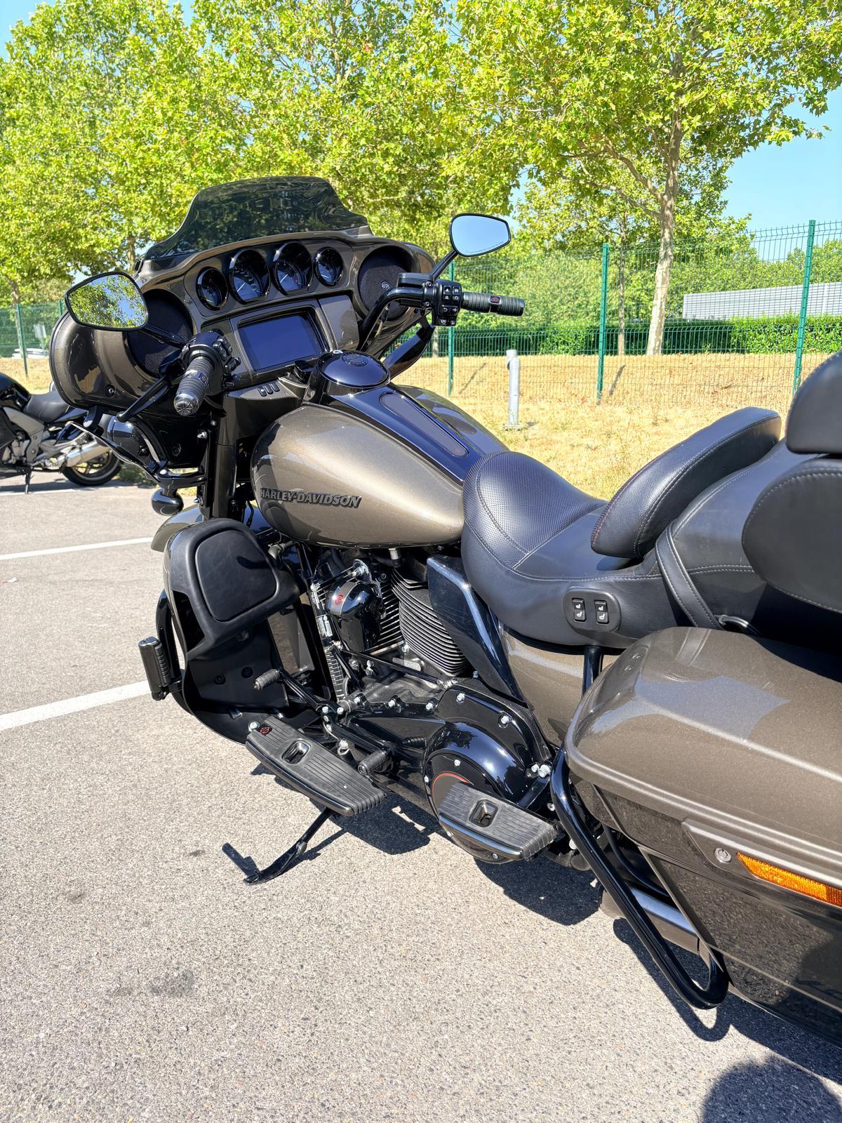 2021 HARLEY-DAVIDSON ULTRA