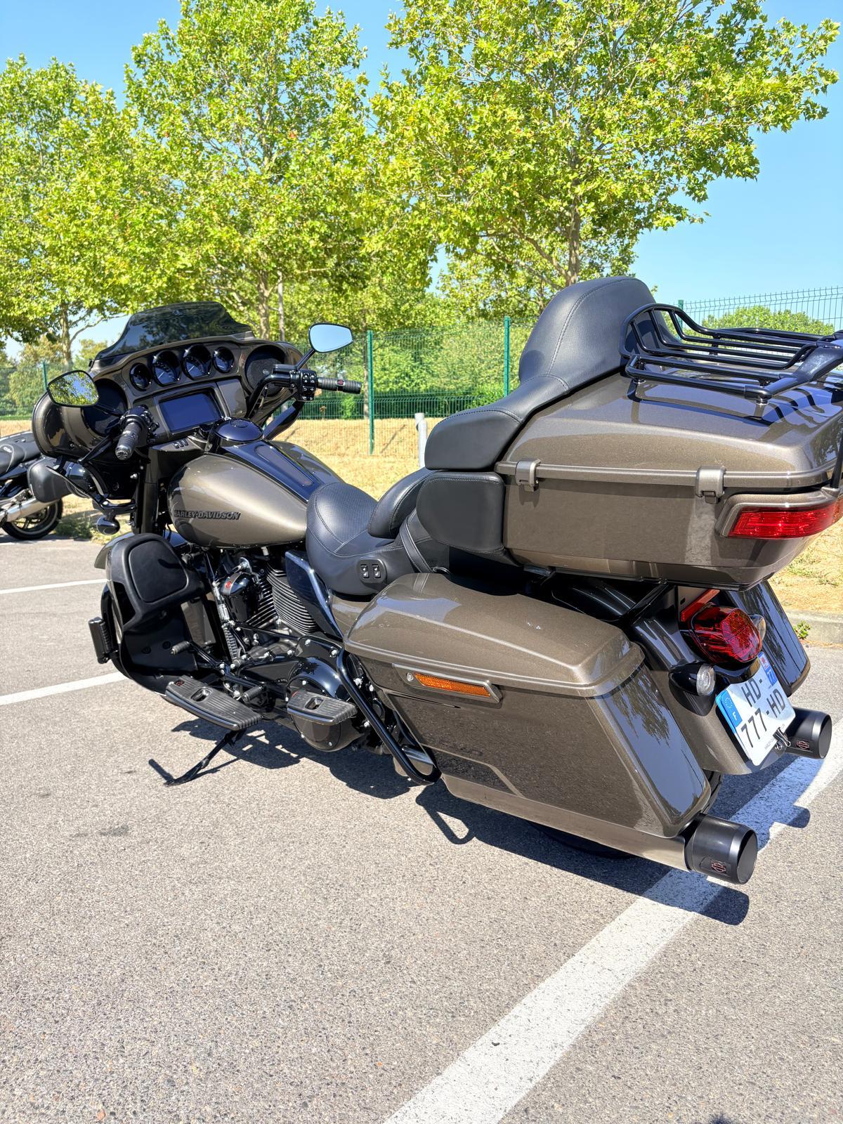 2021 HARLEY-DAVIDSON ULTRA
