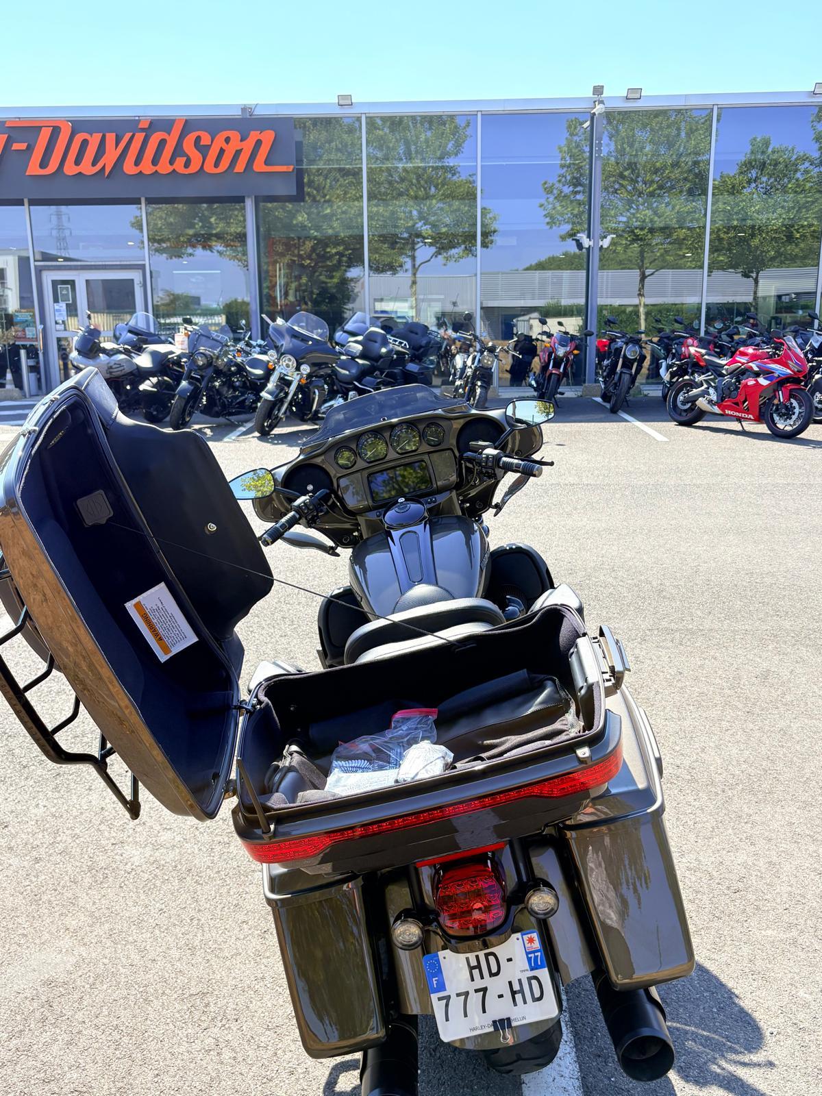 2021 HARLEY-DAVIDSON ULTRA