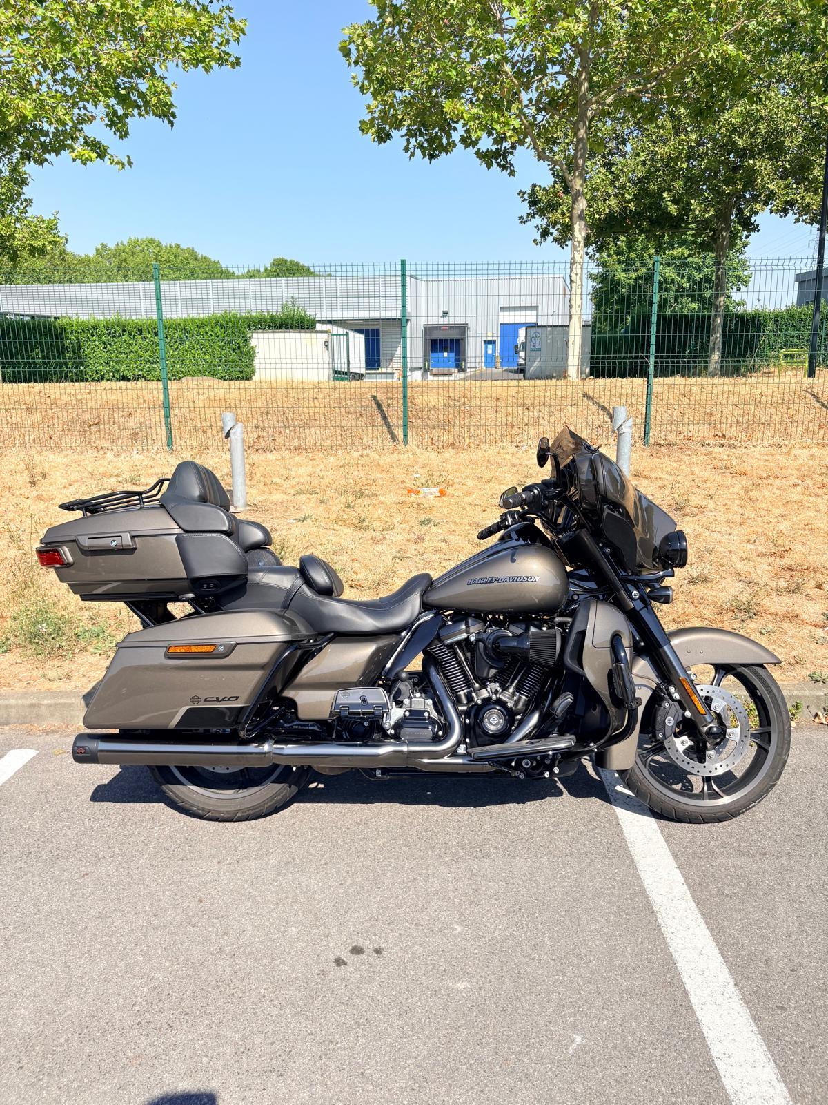 2021 HARLEY-DAVIDSON ULTRA
