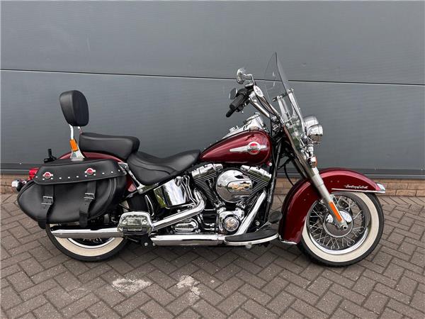 2017 HARLEY-DAVIDSON SOFTAIL FLSTC HERITAGE SOFTAIL CLASSIC