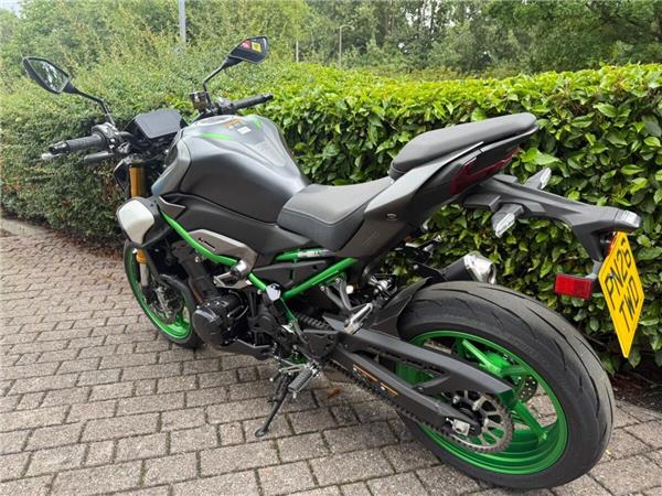 2026 KAWASAKI Z900 SE