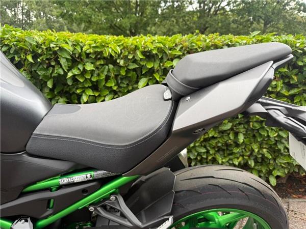 2026 KAWASAKI Z900 SE