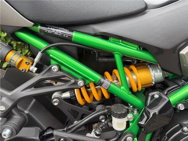2026 KAWASAKI Z900 SE