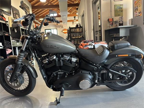 Harley-Davidson Softail STREET BOB 107
