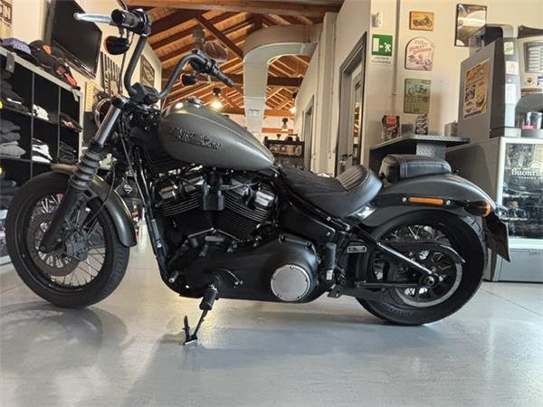 Harley-Davidson Softail STREET BOB 107