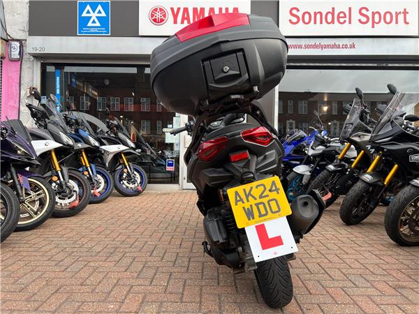 YAMAHA XMAX 125