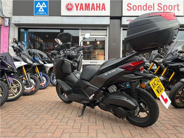 YAMAHA XMAX 125