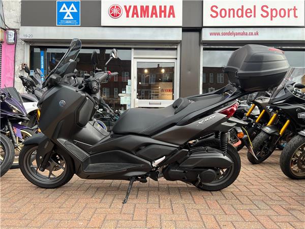 YAMAHA XMAX 125
