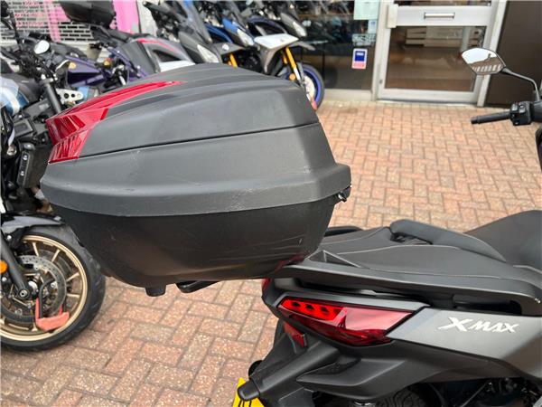 YAMAHA XMAX 125